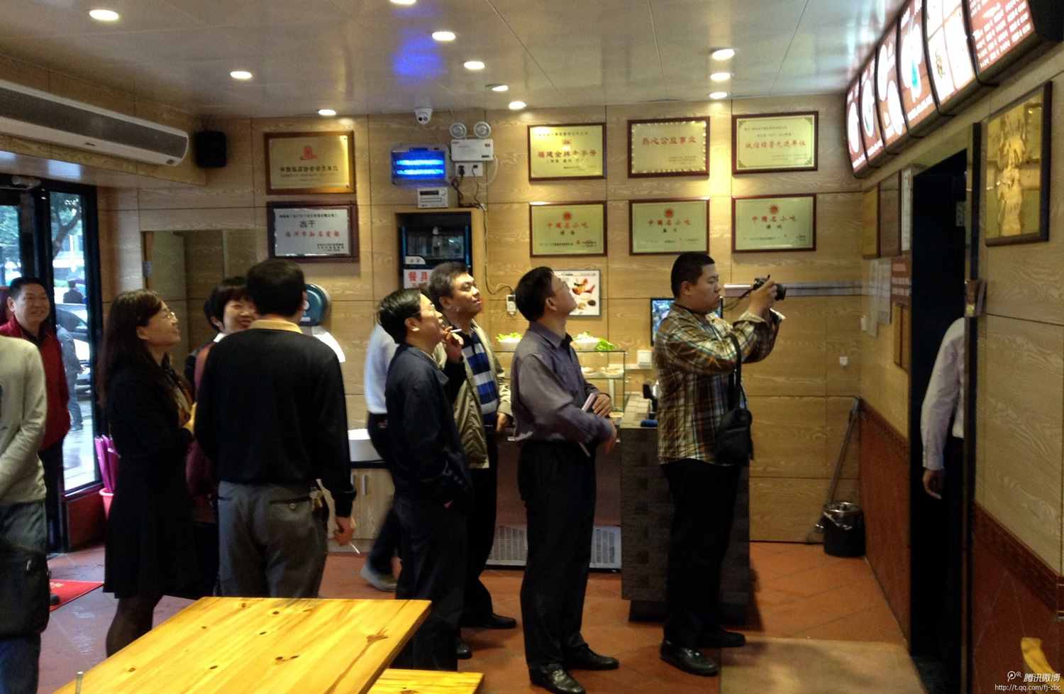 中共福州市臺江區(qū)領(lǐng)導蒞臨福州尚干餐飲管理公司調(diào)研