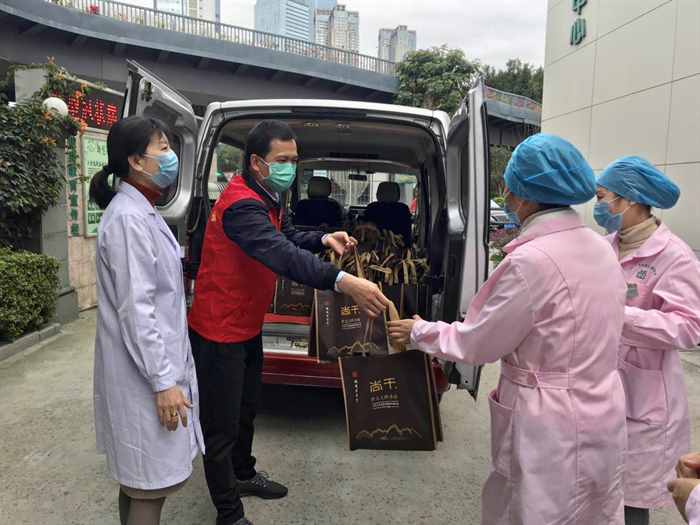 喜報(bào)：福州尚干餐飲公司榮獲第六屆“誠(chéng)信先進(jìn)單位”、公司董事長(zhǎng)鄭炳春榮獲“誠(chéng)信工作先進(jìn)個(gè)人”