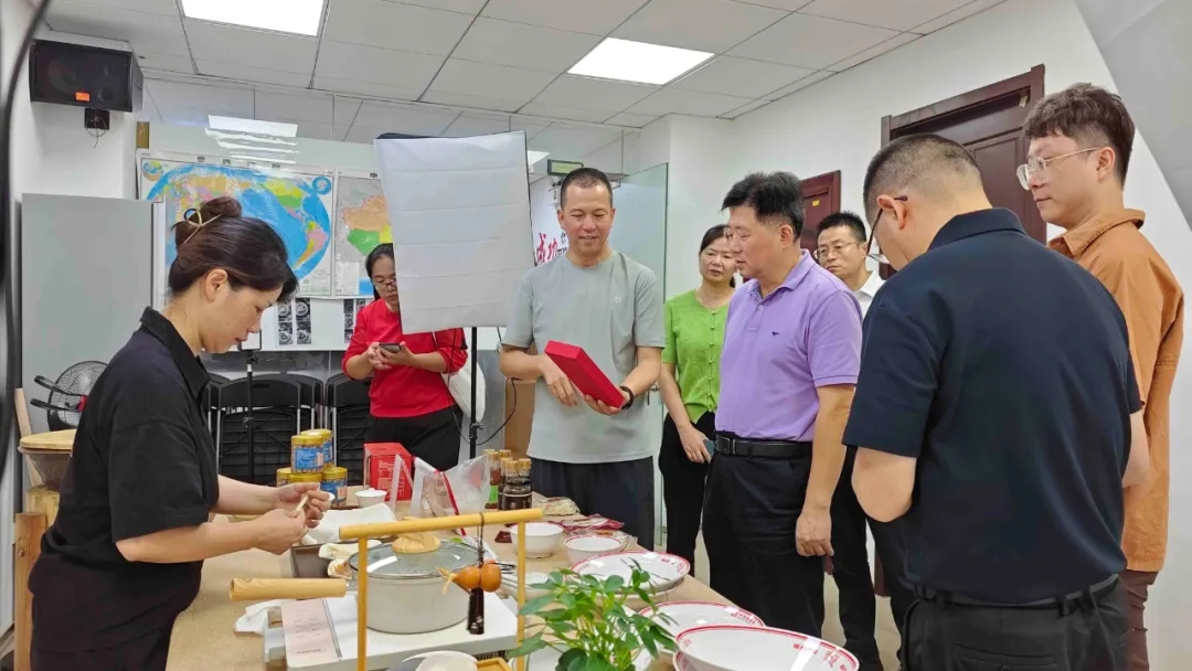 尚干小吃｜臺江區(qū)人大常委會主要領(lǐng)導(dǎo)蒞臨尚干餐飲公司調(diào)研